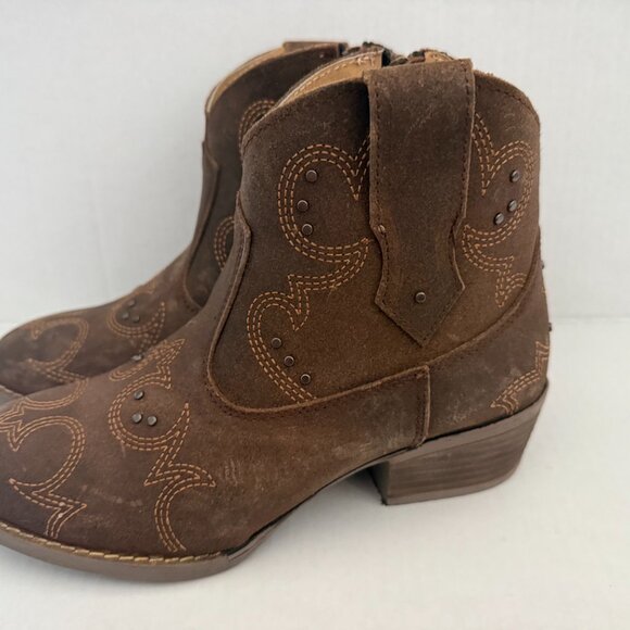 Brown Ankle Boots with Embroidered Design - Picture 3 of 7